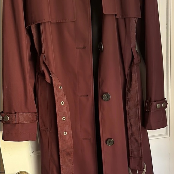 Women’s Coach SignatureTrench burgundy
 44 long ,armpits 23 ,sleeves 24 long - Picture 5 of 14